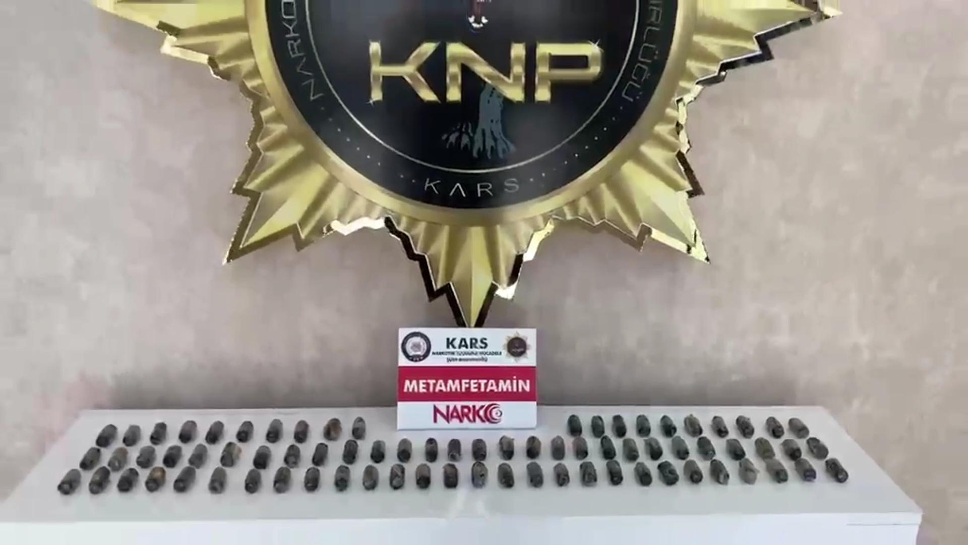 Kars’ta yolcu otobüsünde uyuşturucu kuryeliği yapan şahıs yakalandı