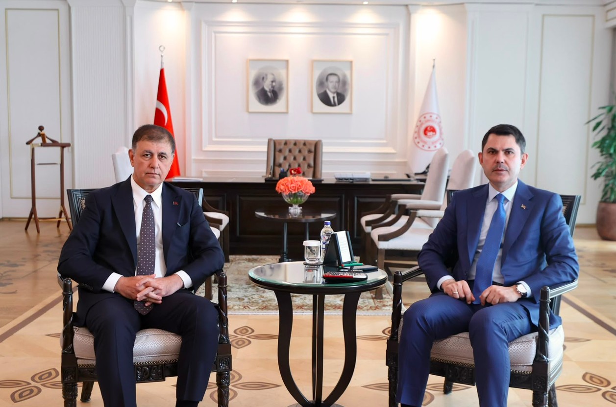 Bakan Kurum İzmir Büyükşehir Belediye Başkanı Tugay’ı Kabul Etti