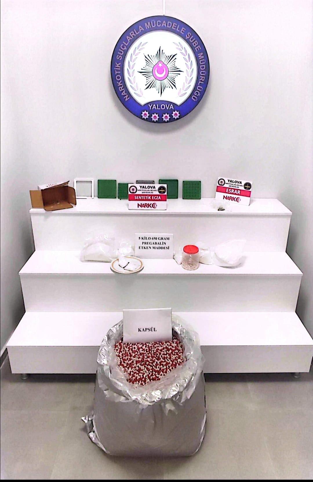 Yalova’da Narkotik Operasyonu: Binlerce Uyuşturucu Hap ve İmalat Düzeneği Ele Geçirildi