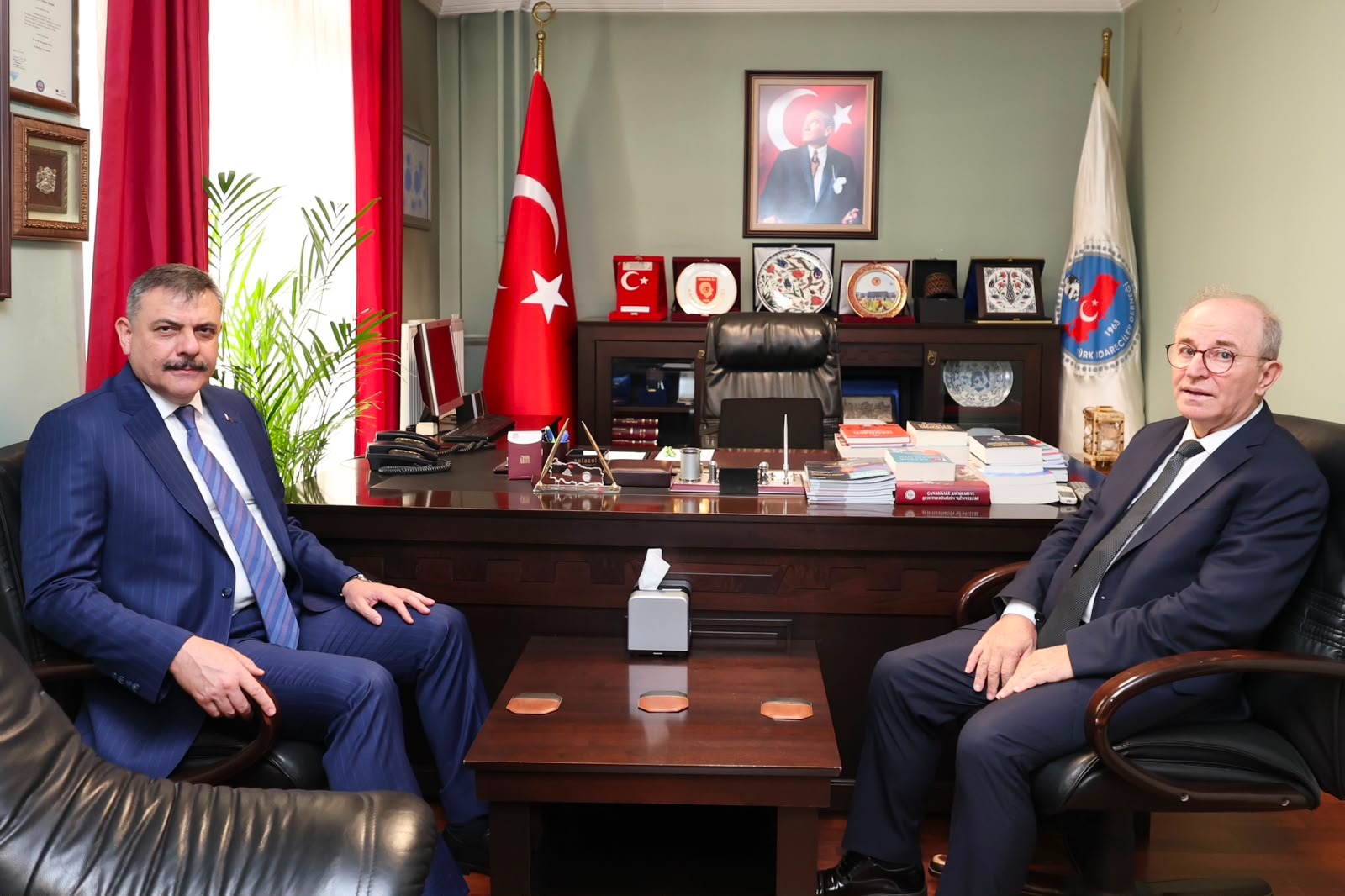 İçişleri Bakanı Mustafa Çiftçi Türk İdareciler Derneği’ni Ziyaret Etti