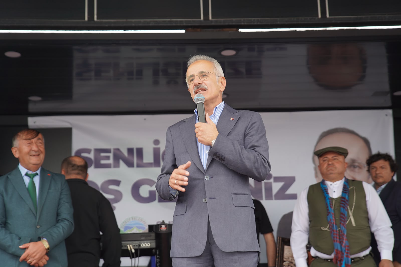 Bakan Uraloğlu Düzköy’de Honefter Yayla Şenliği’ne Katıldı