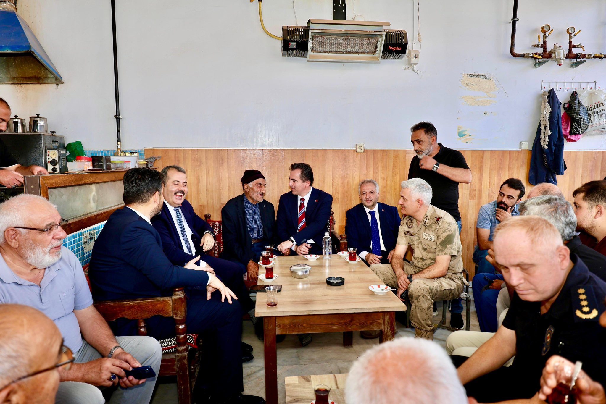 Bitlis Valisi Ahmet Karakaya Ahlat’ta Esnaf Ve Vatandaşlarla Buluştu