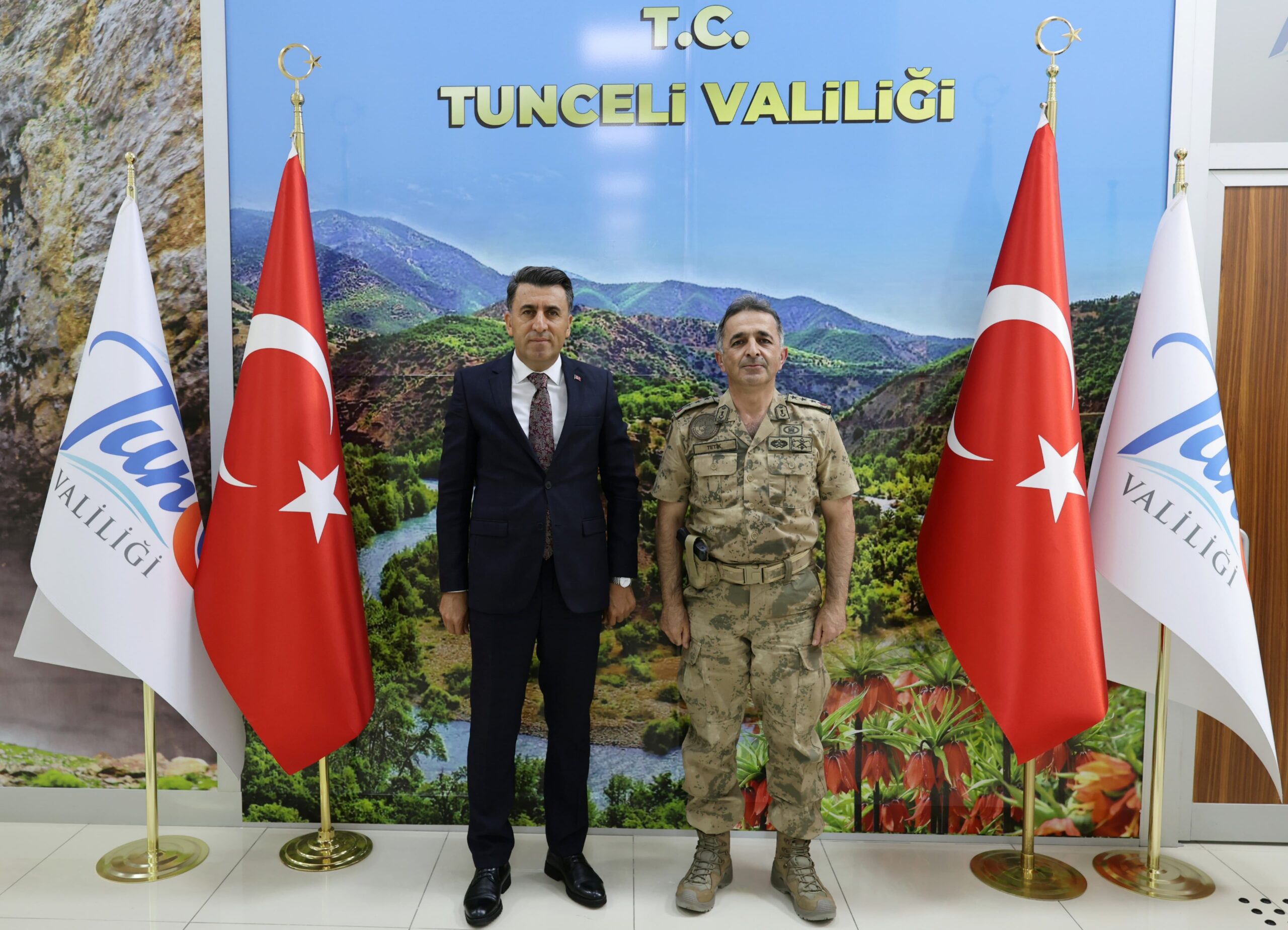 Tunceli Valisi Şefik Aygöl, İl Jandarma Komutanı Mustafa Tetik’i Kabul Etti