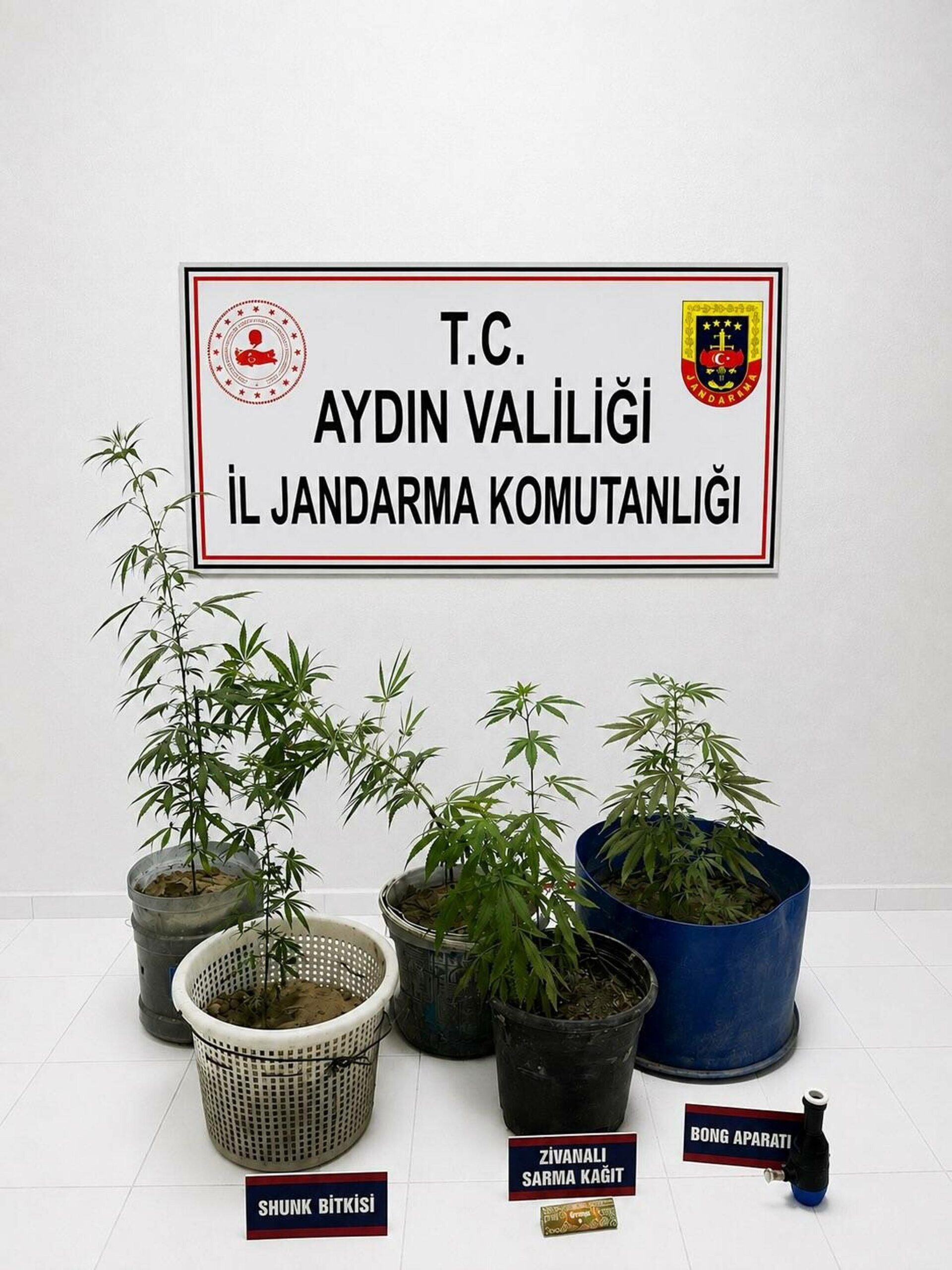 Kuşadası’nda Ev Odaklı Uyuşturucu Operasyonu: 3 Şüpheli Yakalandı