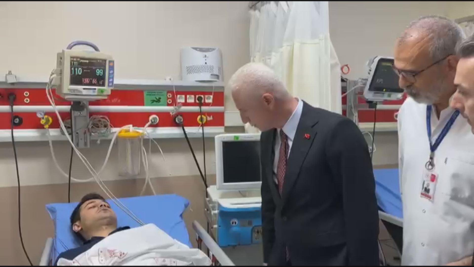 Vali Davut Gül’den Zeytinburnu’ndaki Otobüs Kazasında Yaralananlara Ziyaret