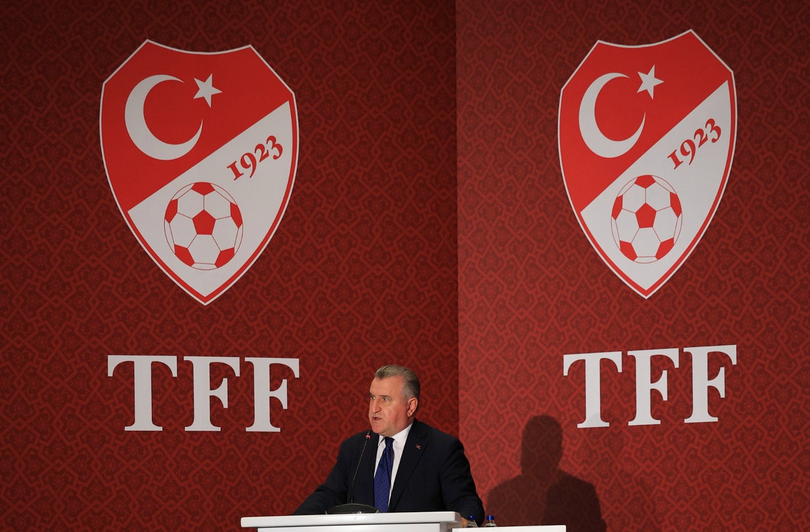 Gençlik ve Spor Bakanı Dr. Osman Aşkın Bak Merkez Hakem Kurulu Yaz Seminerinde Hakem Camiasıyla Bir Araya Geldi